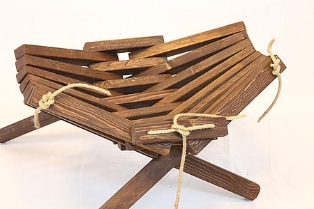 Lamel stol, fodskammel og bord fra Idalund Design. Dansk produceret af genbrugstræ.