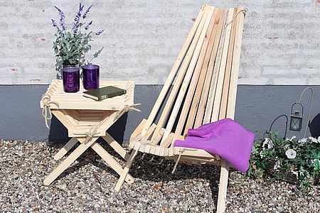 Lamel stol, fodskammel og bord fra Idalund Design. Dansk produceret af genbrugstræ.