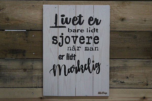 Træ skilt med sjov citat