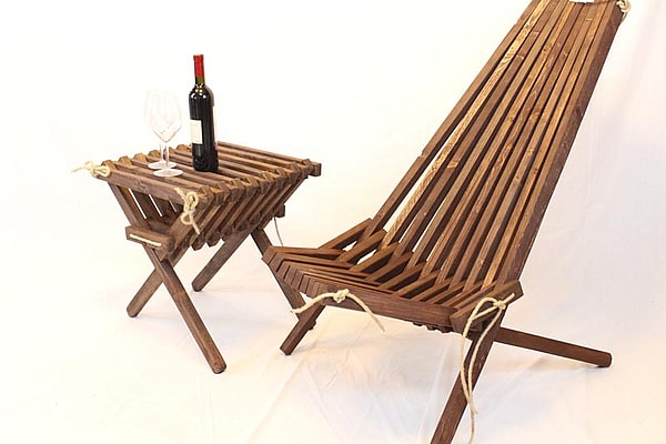 Lamel stol, fodskammel og bord fra Idalund Design. Dansk produceret af genbrugstræ.