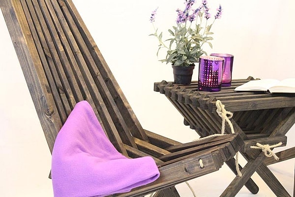 Lamel stol, fodskammel og bord fra Idalund Design. Dansk produceret af genbrugstræ. Lamel stol, fodskammel og bord fra Idalund Design. Dansk produceret af genbrugstræ.
