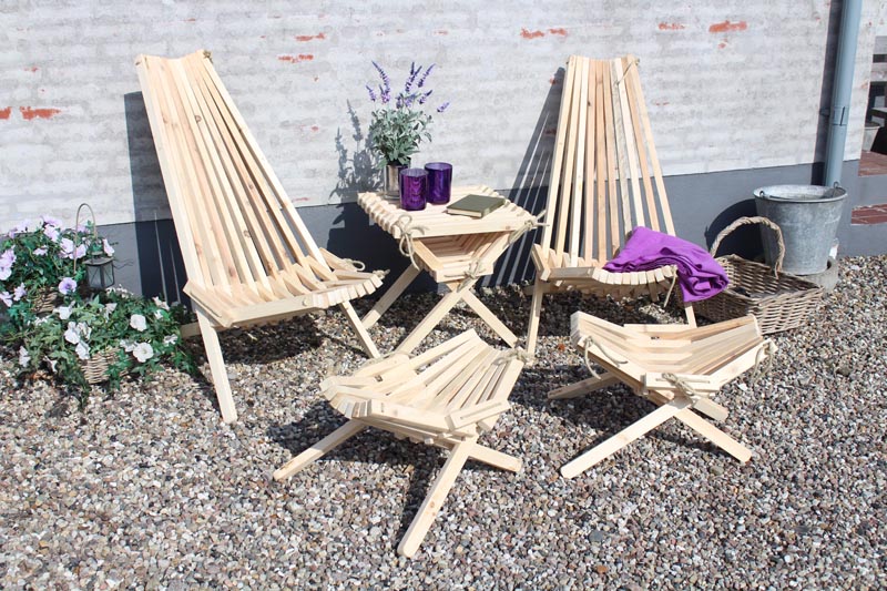 Lamel stol, fodskammel og bord fra Idalund Design. Dansk produceret af genbrugstræ. Lamel stol, fodskammel og bord fra Idalund Design. Dansk produceret af genbrugstræ.