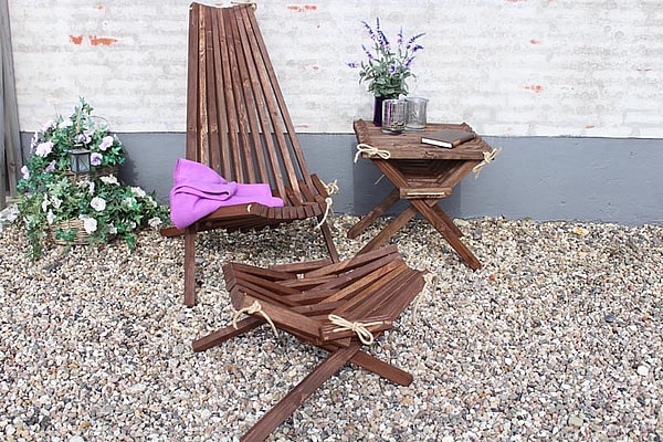 Lamel stol, fodskammel og bord fra Idalund Design. Dansk produceret af genbrugstræ.