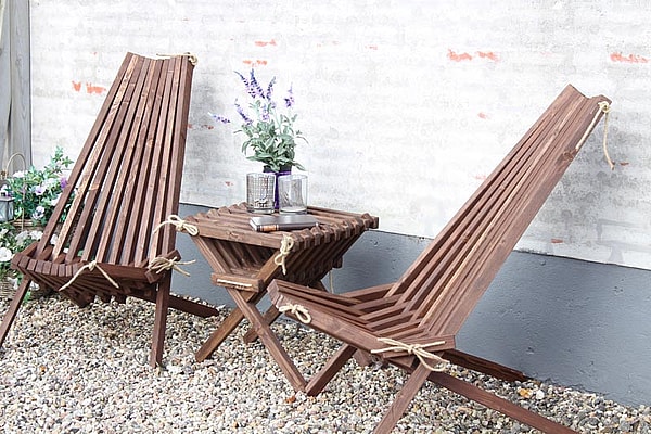 Lamel stol, fodskammel og bord fra Idalund Design. Dansk produceret af genbrugstræ.